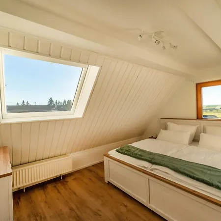 Ruhiges Maisonette-apartment Im Landhausstil Mit Weitem Ausblick *