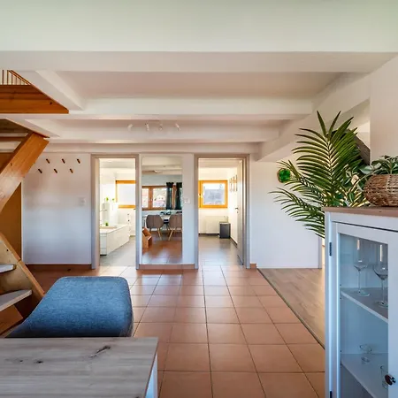 Ruhiges Maisonette-apartment Im Landhausstil Mit Weitem Ausblick