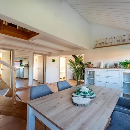 Ruhiges Maisonette-apartment Im Landhausstil Mit Weitem Ausblick Appartamento